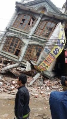 Photo taken on April 25, 2015 shows a collapsed building after an earthquake in Kathmandu, capital of Nepal. Death toll in Nepal climbed to 711, the country's Home Ministry said Saturday afternoon, hours after a major earthquake struck the country. (Xinhua) Photo taken on April 25, 2015 shows a collapsed building after an earthquake in Kathmandu, capital of Nepal. Death toll in Nepal climbed to 711, the country's Home Ministry said Saturday afternoon, hours after a major earthquake struck the country. (Xinhua)