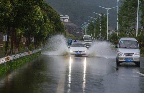 Cars ride on a road submerged by water in Sanmen County of east China's Zhejiang Province, July 11, 2015. The approaching Typhoon Chan-Hom has brought gales and rainstorms to Zhejiang Province, east China, forcing hundreds of flights to be canceled and highways to be closed, local authorities said Saturday. (Xinhua/Xu Yu) (zwx) Cars ride on a road submerged by water in Sanmen County of east China's Zhejiang Province, July 11, 2015. The approaching Typhoon Chan-Hom has brought gales and rainstorms to Zhejiang Province, east China, forcing hundreds of flights to be canceled and highways to be closed, local authorities said Saturday. (Xinhua/Xu Yu) (zwx)