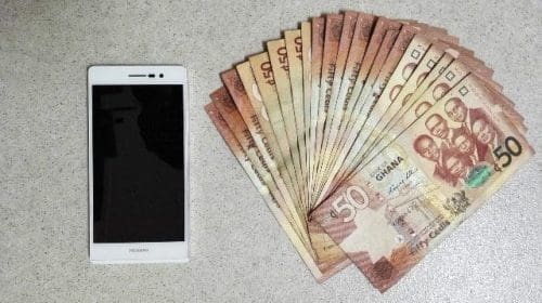 Photo taken on July 16, 2015 shows 1,000 Cedi notes and a Huawei Mobile phone P7 worthy of 1,000 Cedi in Accra, Ghana, July 16, 2015. Sub-Sahara African currencies have in recent months come under significant pressure. (Xinhua/Lin Xiaowei) Photo taken on July 16, 2015 shows 1,000 Cedi notes and a Huawei Mobile phone P7 worthy of 1,000 Cedi in Accra, Ghana, July 16, 2015. Sub-Sahara African currencies have in recent months come under significant pressure. (Xinhua/Lin Xiaowei)