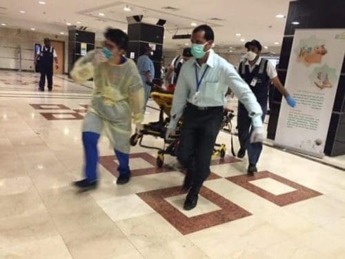 Health workers help the injured in Mina, near Mecca, Saudi Arabia, Sept. 24, 2015. Saudi authorities said the total number of pilgrims killed in the stampede Thursday in Mecca has risen to 453. (Xinhua/Sabaq Website) (djj) Health workers help the injured in Mina, near Mecca, Saudi Arabia, Sept. 24, 2015. Saudi authorities said the total number of pilgrims killed in the stampede Thursday in Mecca has risen to 453. (Xinhua/Sabaq Website) (djj)