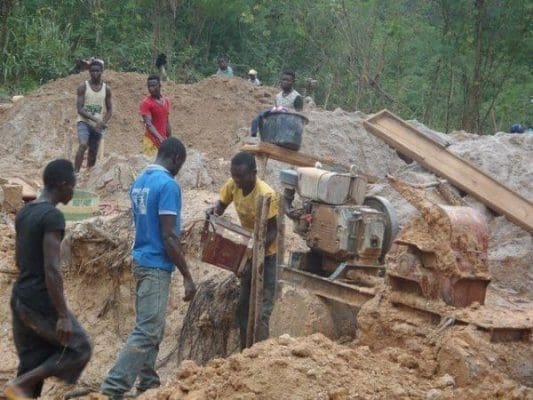 Illegal miners in business Illegal miners in business