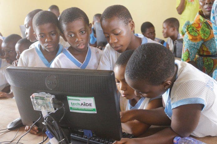 Students of New Standard School in Dansoman accessing EDUlLab