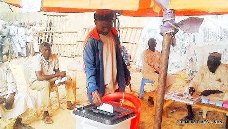 NIGER-REPUBLIC-PRESIDENTIAL-ELECTIONS-IN-SOKOTO A CITIZEN OF NIGER REPUBLIC CASTING HIS VOTE AT THE SOKOTO POLLING CENTRE IN THE COUNTRY'S PRESIDENTIAL ELECTION ON SATURDAY. 21/2/2016/BRM/EO/NAN