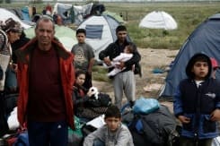 Pool/AFP / Yannis Kolesidis Greek authorities predict it will take 10 days to clear all the 8,400 refugees and migrants from a makeshift camp on the Greek-Macedonian border near Idomeni, on May 24, 2016 Pool/AFP / Yannis Kolesidis Greek authorities predict it will take 10 days to clear all the 8,400 refugees and migrants from a makeshift camp on the Greek-Macedonian border near Idomeni, on May 24, 2016