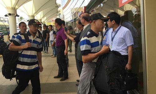 chinese-crew-members Chinese crew members (wearing caps) freed by Somali pirates arrive at the airport before heading home, in Nairobi, Kenya, Oct. 24, 2016. Nine out of the ten Chinese crew members freed by Somali pirates took a flight home on Monday from the Kenyan capital Nairobi, accompanied by officials sent from Beijing. (Xinhua/Sun Ruibo)