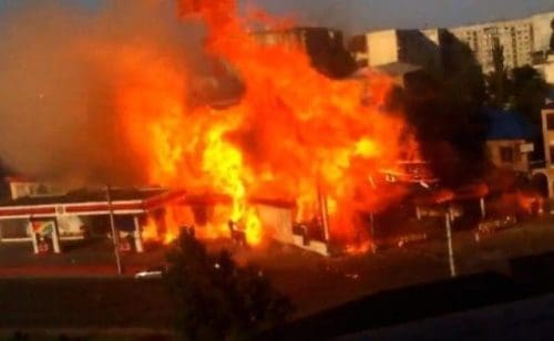 3864Fire kills 3 peapole Fire