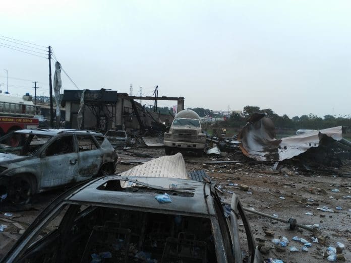 Wreckage of cars are seen at the explosion site of a gas station in north Accra, capital of Ghana, Oct. 8, 2017. The number of people killed in the Saturday night gas explosion at a fuel station in Ghana's capital city Accra has gone up to six, with 35 injured, deputy spokesman of the Ghana National Fire Service (GNFS) Prince Billy Anaglate told Xinhua on Sunday. (Xinhua/Justice Adoboe) (yk) Wreckage of cars are seen at the explosion site of a gas station in north Accra, capital of Ghana, Oct. 8, 2017. The number of people killed in the Saturday night gas explosion at a fuel station in Ghana's capital city Accra has gone up to six, with 35 injured, deputy spokesman of the Ghana National Fire Service (GNFS) Prince Billy Anaglate told Xinhua on Sunday. (Xinhua/Justice Adoboe) (yk)