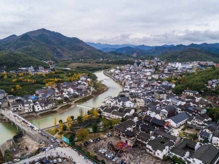 Aerial photo taken on Nov. 19, 2018 shows the new look of the ancient town of Heqiao in Hangzhou, capital of east China's Zhejiang Province. (Xinhua/Xu Yu)