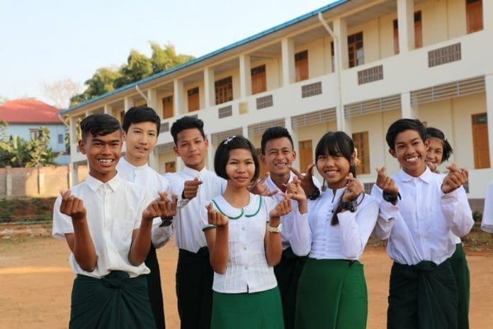 Local students of a school built with the assistance of the China-Myanmar oil and gas pipeline project express their thanks to Chinese companies on Jan.10, 2020. (Photo by Sun Guangyong from People’s Daily)