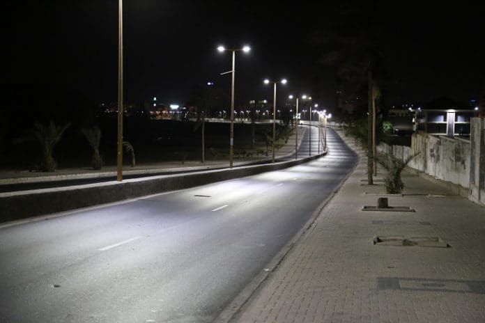 Photo taken on March 24, 2020 shows a seaside road amid curfew in Dakar, Senegal. Monday night, during his speech to the Nation, Senegalese President Macky Sall declared a state of emergency from midnight Monday across the national territory, along with a curfew from 8 p.m. to 6 a.m. the next day. Senegalese Ministry of Health and Social Action confirmed on Tuesday that seven new cases of COVID-19 infection have been detected across Senegal, bringing the total number to 86 cases. (Xinhua/Xing Jianqiao)