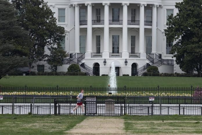 A man jogs near the White House during the outbreak of COVID-19 in Washington D.C., the United States, April 1, 2020. The United States became the first nation with more than 200,000 COVID-19 infections on Wednesday, according to a new tally from Johns Hopkins University. (Xinhua/Liu Jie)