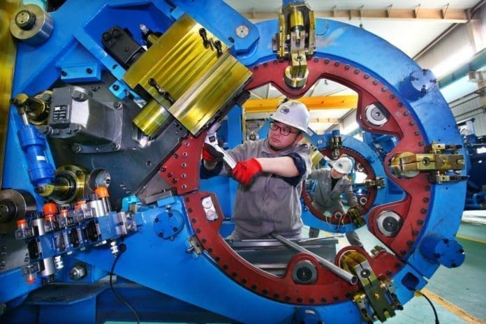 On April 23, technicians assemble high-tech industrial robot in a factory at Ma’anshan, Anhui Province. Wang Wensheng / People’s Daily Online On April 23, technicians assemble high-tech industrial robot in a factory at Ma’anshan, Anhui Province. Wang Wensheng / People’s Daily Online