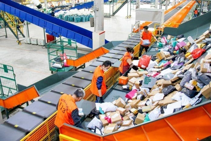 Workers sort parcels in a parcel handling center of the Nanchong branch of China Post in southwest China's Sichuan province, Nov. 10. (Photo by Li Tao/People's Daily Online) Workers sort parcels in a parcel handling center of the Nanchong branch of China Post in southwest China's Sichuan province, Nov. 10. (Photo by Li Tao/People's Daily Online)