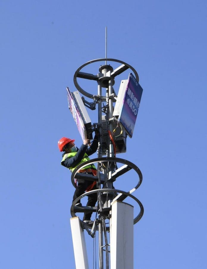 A China Mobile employee adjusts and tests 5G base station equipment in Xiangyang, Central China’s Hubei Province on Jan.11. Photo by Chen Quanlin/People’s Daily Online A China Mobile employee adjusts and tests 5G base station equipment in Xiangyang, Central China’s Hubei Province on Jan.11. Photo by Chen Quanlin/People’s Daily Online