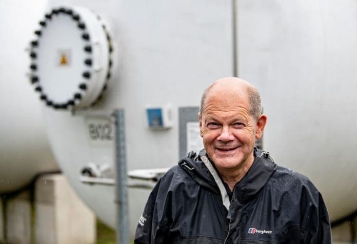 German Social Democrats surge as candidates set for first debate SPD election candidate Olaf Scholz visits a hybrid power station in Brandenburg. Four weeks before the Bundestag elections, the three candidates hoping to be the next German chancellor clash in a first live television debate on Sunday, with the centre-left Social Democrats (SPD) still surging in the polls. Photo: Fabian Sommer/dpa