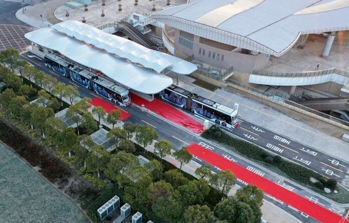 New-generation rail transit buses powered by clean energy are on trial operation in the Lin-gang Special Area of China (Shanghai) Pilot Free Trade Zone, Jan. 2, 2021. (Photo by Ji Haixin/People's Daily Online)