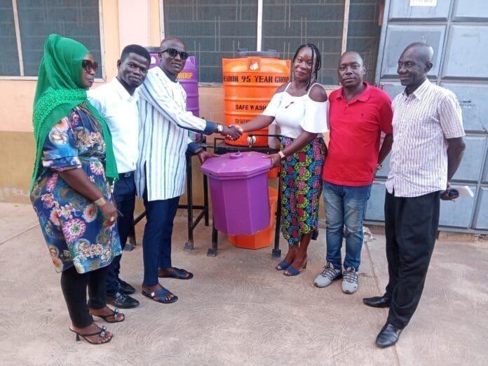 1995 Old Students Donation