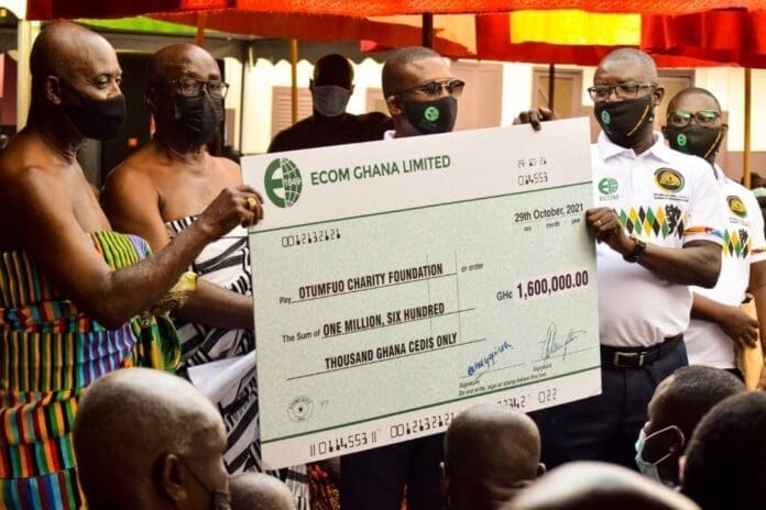 Mr Seth Hammond (right) and Mr Suwli presenting a dummy cheque of Gh1.6 million to Board chairman of Otumfuo Osei Tutu II Foundation (left) at the Manhyia Palace