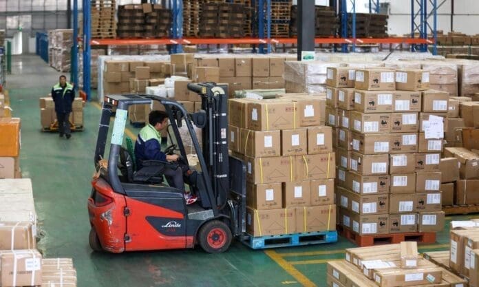 Commodities are being prepared at the Chengdu Railway Bonded Logistics Center in southwest China's Sichuan province before they are shipped to Europe. (Photo by Bai Guibin/People's Daily Online)