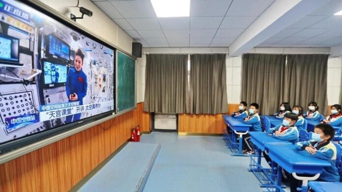 Students from a primary school in Haigang district, Qinhuangdao, north China’s Hebei province attend a live class given by Chinese astronauts from China's space station Tiangong, Dec. 9, 2021. (Photo by Cao Jianxiong/People’s Daily Online) Students from a primary school in Haigang district, Qinhuangdao, north China’s Hebei province attend a live class given by Chinese astronauts from China's space station Tiangong, Dec. 9, 2021. (Photo by Cao Jianxiong/People’s Daily Online)