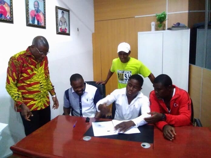 Derek Quaye ,signs ,Gideon Hanson-Appiah