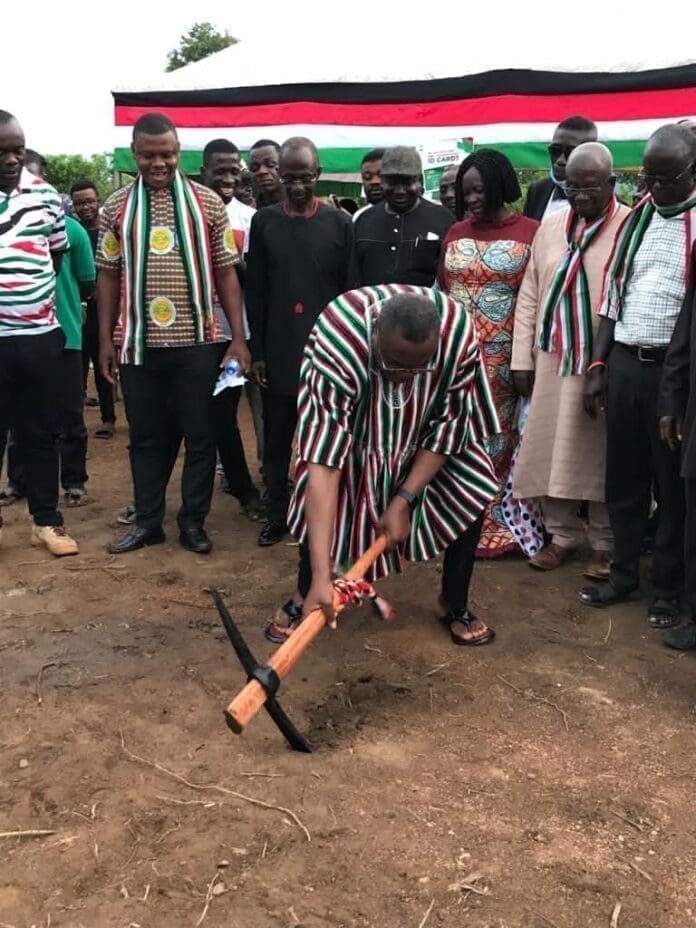 Ofosu Ampofo cut sod for Biakoye party office