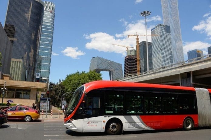 Photo shows a pure electric bus in Beijing. Compared with traditional fuel-powered buses, electric buses come with less noise and are equipped with air purifiers and 360-degree surround-view cameras. (Photo by Hu Qingming/People's Daily Online)