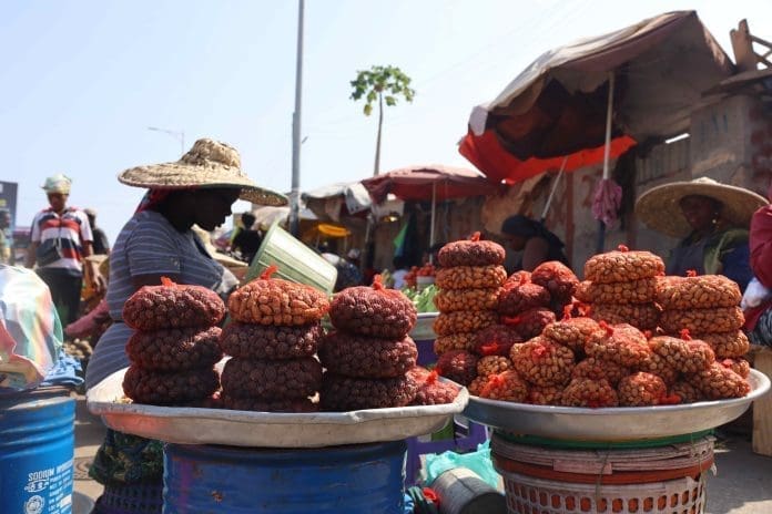 Vendors sell products at a market in Accra, Ghana, on July 14, 2022. Data released by the Ghana Statistical Service (GSS) Wednesday indicated that Ghana's inflation rate rose to 29.8 percent in June, compared with 27.6 percent a month earlier. (Photo by Seth/Xinhua)