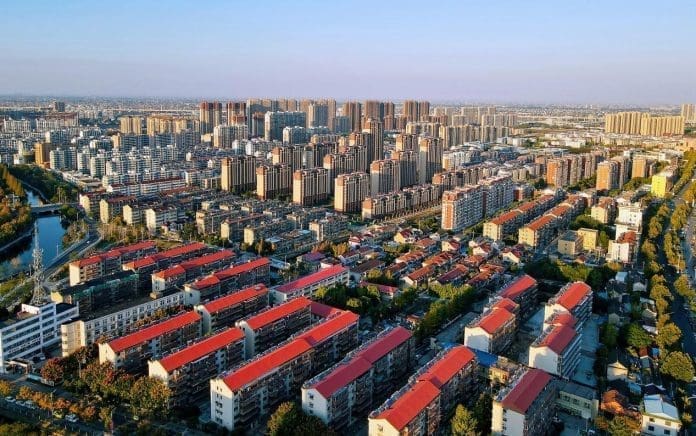 Old residential buildings are newly painted and renovated in a community in Rugao, east China's Jiangsu province, Oct. 19, 2022. (Photo by Wu Shujian/People's Daily Online)