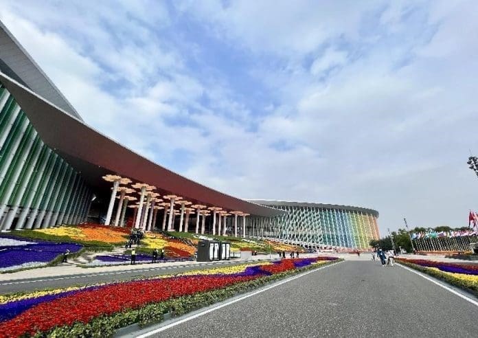 Photo taken on Nov. 4 shows the south square of the National Exhibition and Convention Center (Shanghai), the main venue of the fifth China International Import Expo. (Photo by Wang Di/People's Daily)