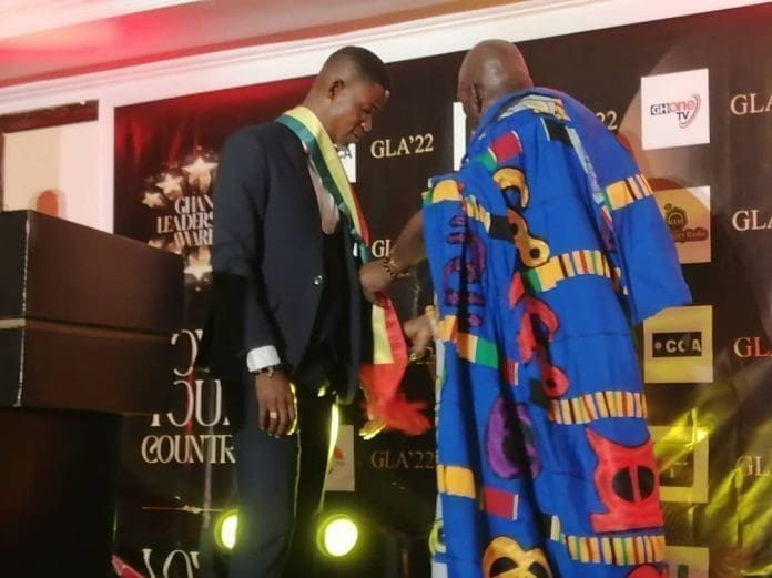 Raymond Avinu crowned Raymond Avinu crowned