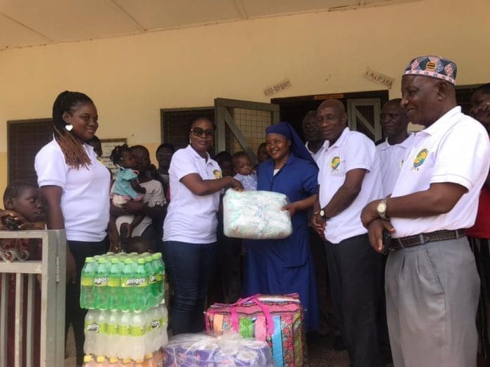 Mr Gariba presenting the items to the representatives of the facilities