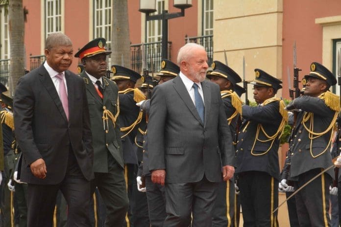 Angolan President Joao Lourenco (L, front) welcomes visiting Brazilian President Luiz Inacio Lula da Silva (R, front) at the Presidential Palace in Luanda, Angola on Aug. 25, 2023. Visiting Brazilian President Luiz Inacio Lula da Silva has emphasized Brazil's support for Angola's economic diversification by expanding collaboration in the agricultural, manufacturing, scientific research, and naval industry sectors. (Photo by Julio Kikebu/Xinhua) Angolan President Joao Lourenco (L, front) welcomes visiting Brazilian President Luiz Inacio Lula da Silva (R, front) at the Presidential Palace in Luanda, Angola on Aug. 25, 2023. Visiting Brazilian President Luiz Inacio Lula da Silva has emphasized Brazil's support for Angola's economic diversification by expanding collaboration in the agricultural, manufacturing, scientific research, and naval industry sectors. (Photo by Julio Kikebu/Xinhua)