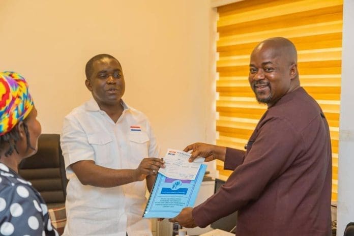 Eric Kwesi Danquah receiving his forms
