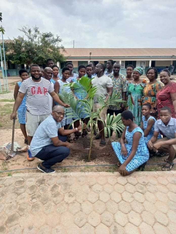O'Reilly Old Student Association Plants Trees